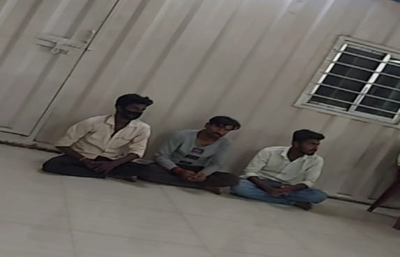 ରାସ୍ତା କଡ଼ରୁ ଉଦ୍ଧାର ଆହାତ ଯୁବତୀ I