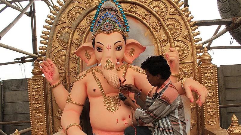 ପାଖେଇ ଆସିଲାଣି ଗଣେଷ ପୂଜା